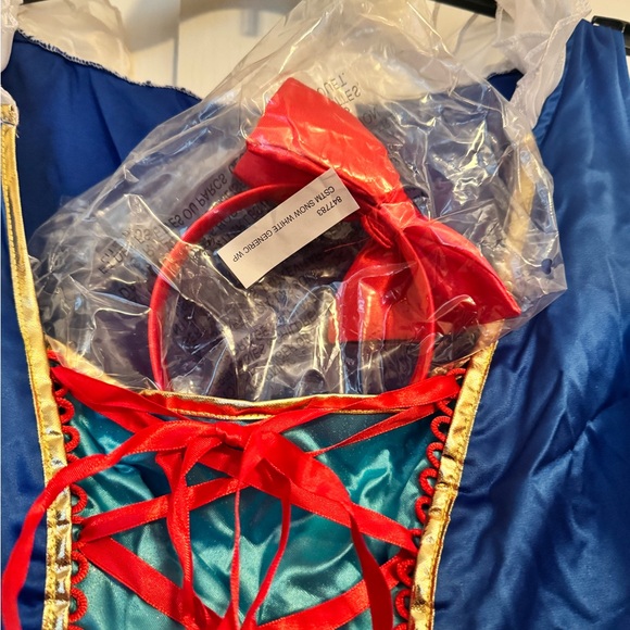 Adult Snow White Costume Size XXL - Picture 7 of 10